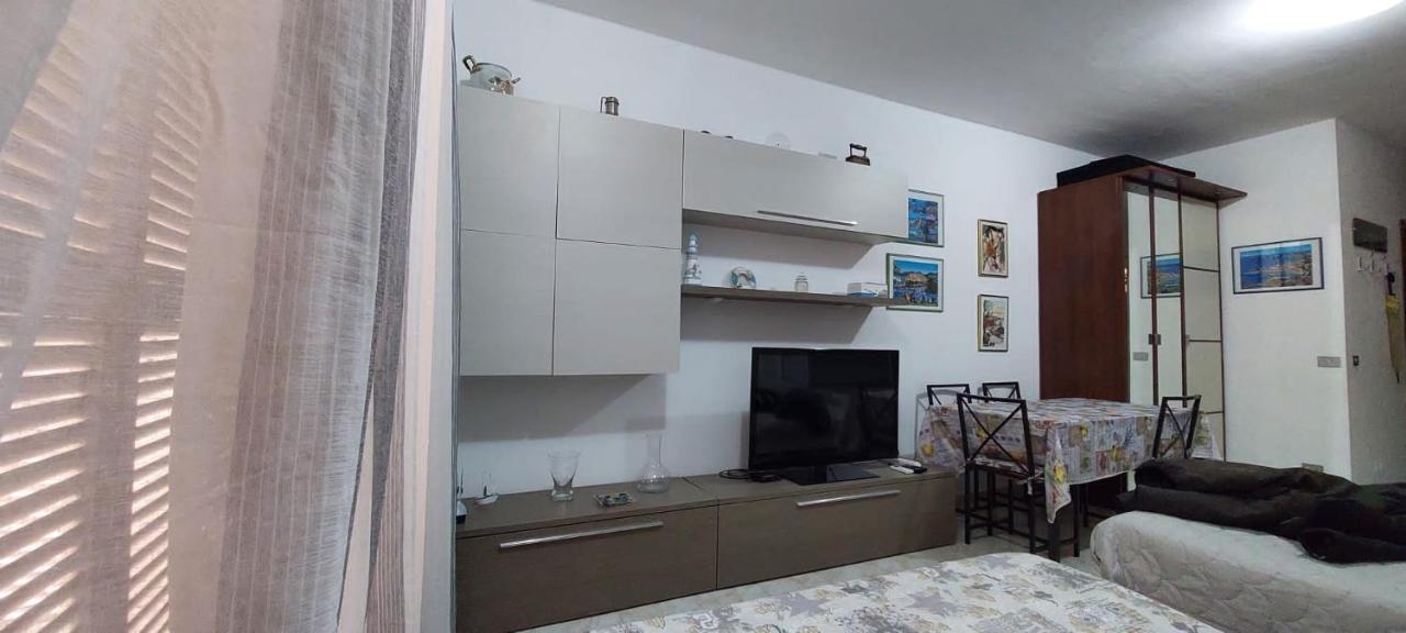 Ampio Monolocale Con Terrazzo - A 2 Passi Dal Mare Apartment Latte Екстериор снимка